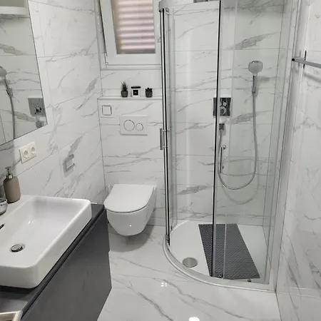 Aversu Apartment *